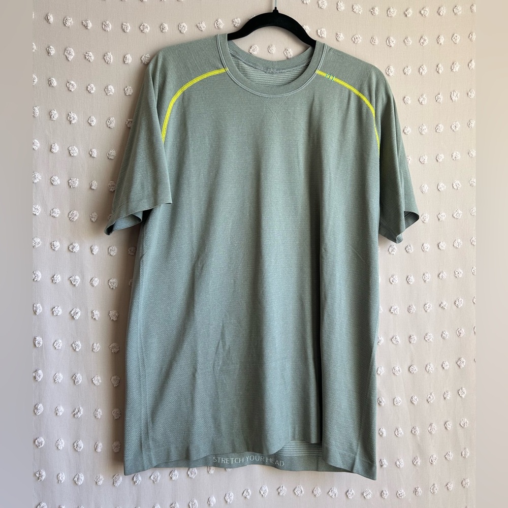 Lululemon Men’s Metal Vent‎ Tech Short Sleeve Sz L Grey